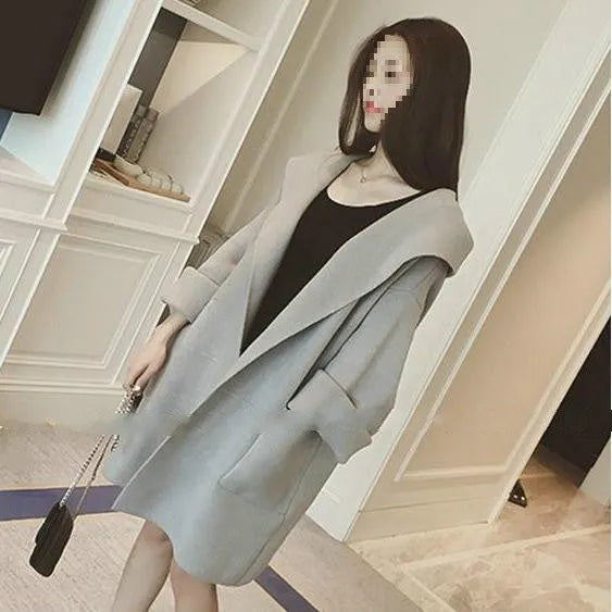 Plus size women's thin coat in loose fit with lace detail and long sleeves