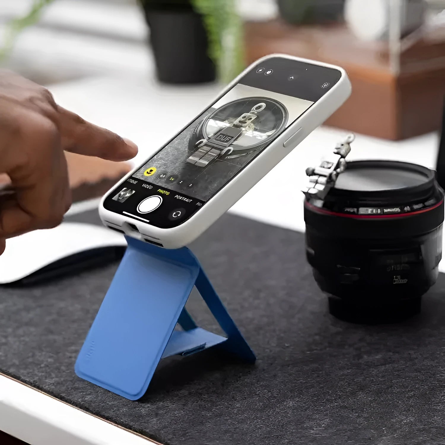 Magnetic mobile phone holder case in black with MOVAS leather and fibreglass construction showing 96.5mm dimensions