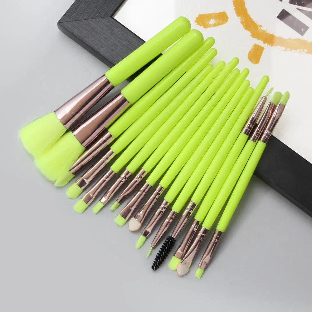 18-piece makeup brush set with fan-shaped cosmetic tools for professional application