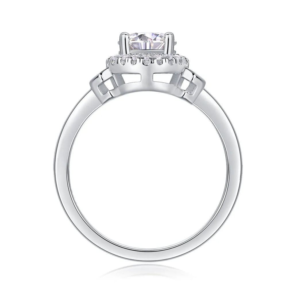 Lighthouse 1-carat moissanite wedding ring set with S925 silver platinum-plated band on display in gift box