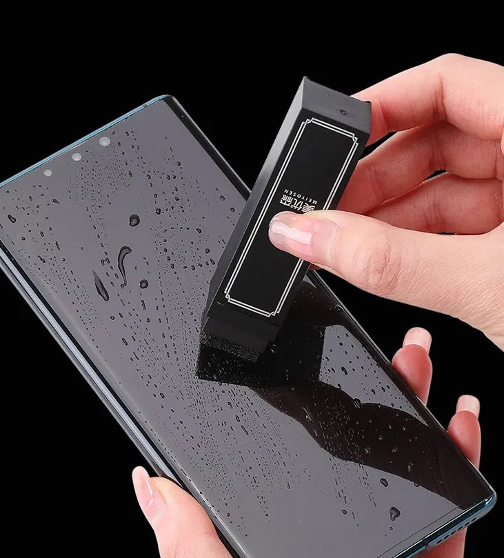 Black case containing 40 individually wrapped disposable screen cleaner wipes for mobile phones and tablets