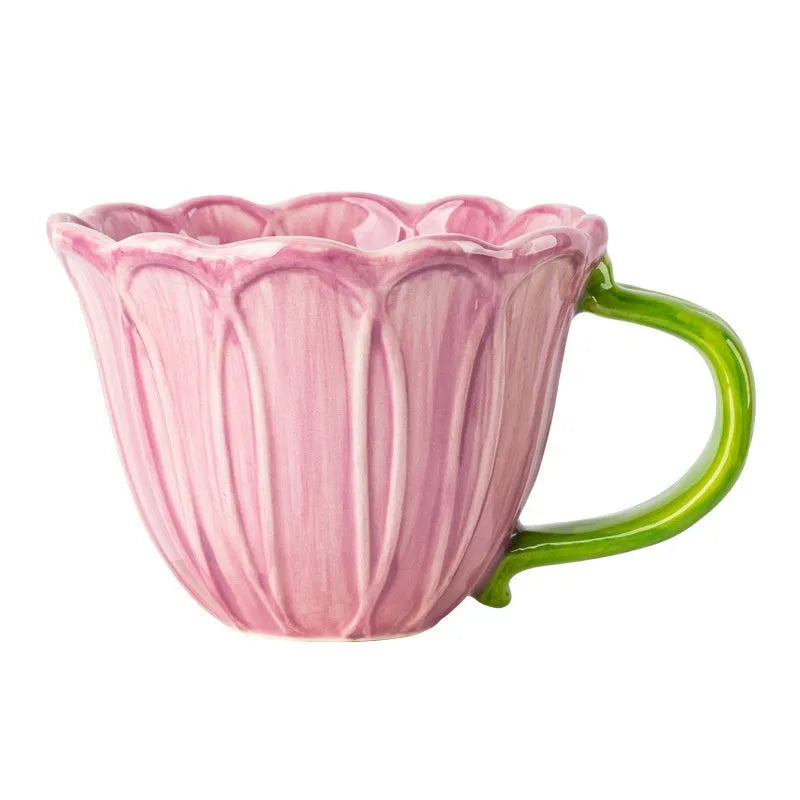 Ceramic breakfast cup with red and purple flower pattern, 500ml capacity.