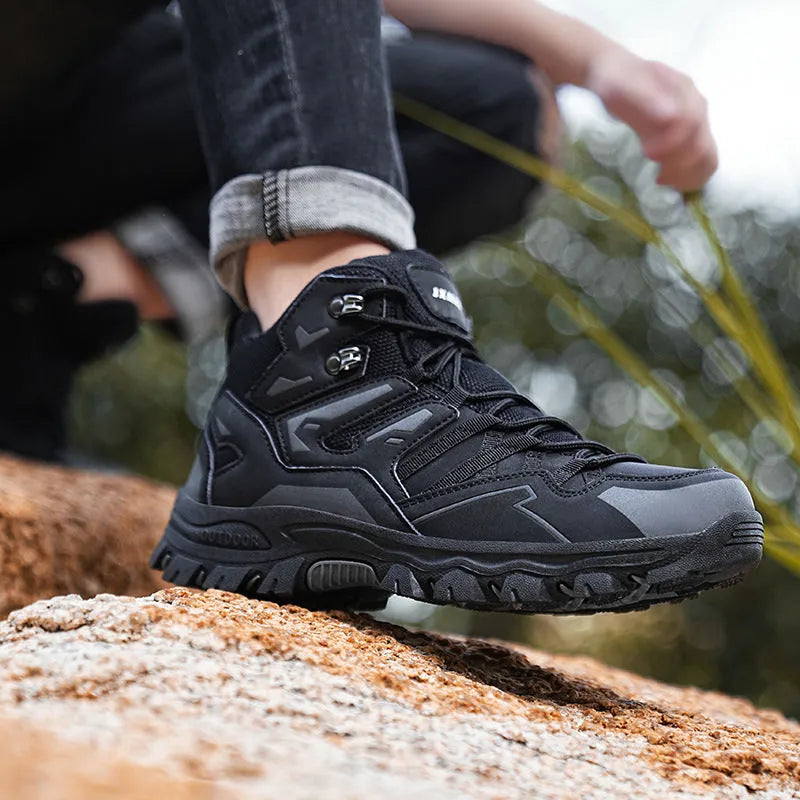 Hiking sneakers low-top outdoor shoes with rubber soles and flannel uppers in five colour options