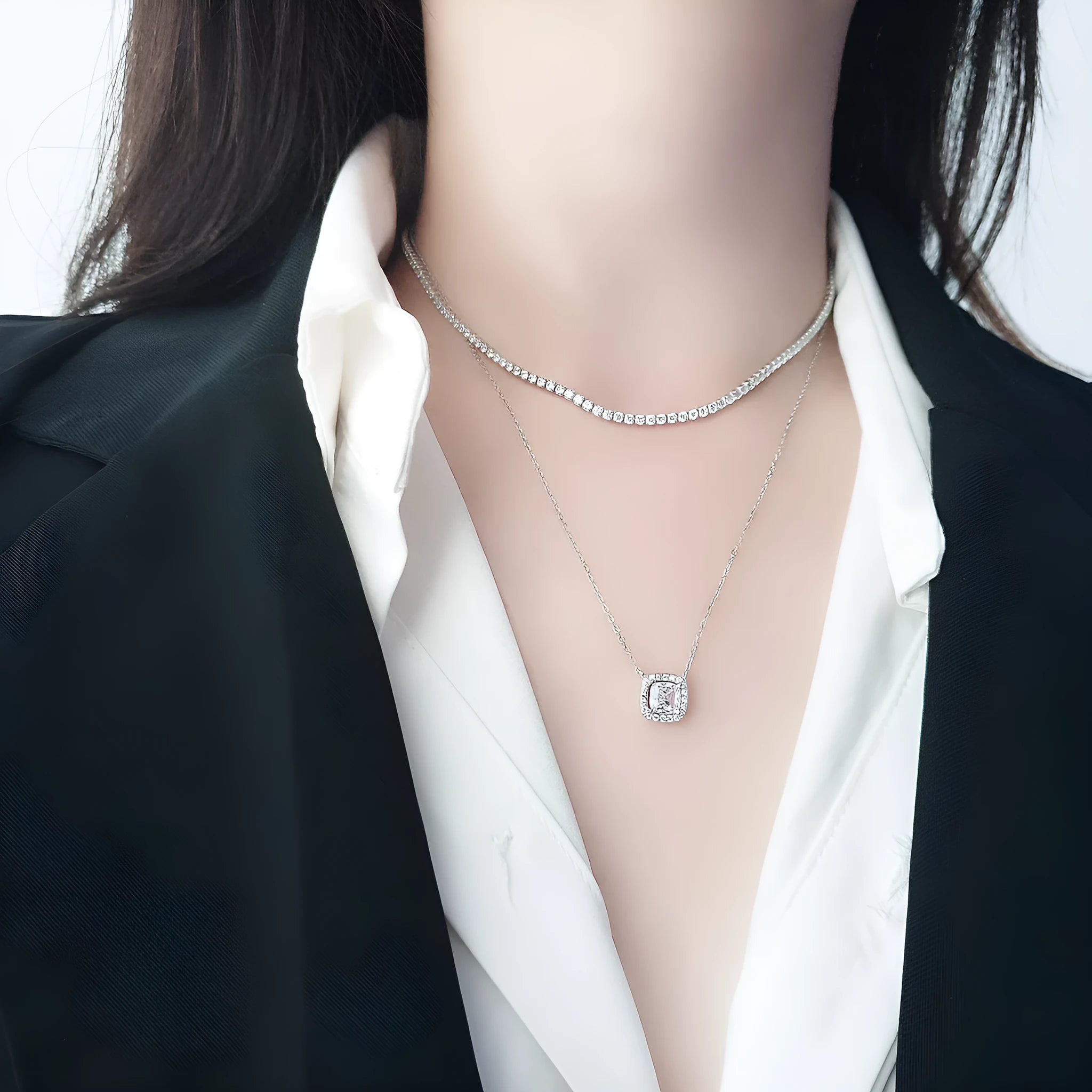 Women's sterling silver necklace with round pendant, diamond-cut finish, silver colour
