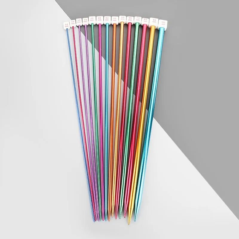 Set of aluminium crochet hooks with rubber grips in fourteen sizes from 2.0mm to 10.0mm