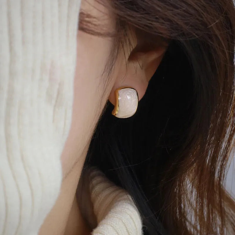 Off-white geometric quadrilateral ear studs with dripping oil pearl effect finish for women