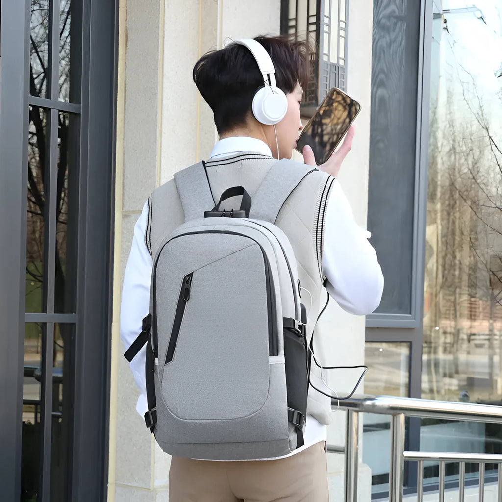 Men's solid colour Oxford cloth computer backpack with 20-35 litre capacity