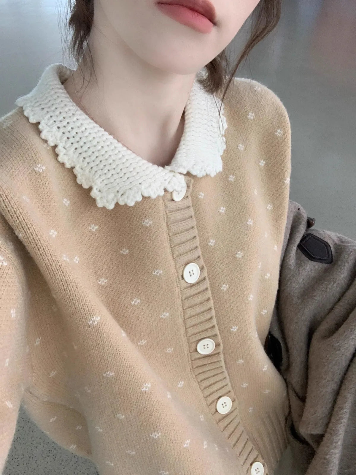 Retro Peter Pan collar knitted cardigan coat with floral pattern in navy blue colour