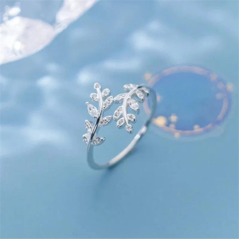 Geometric leaf branch fashion ring for women in electroplated copper with gold or silver finish