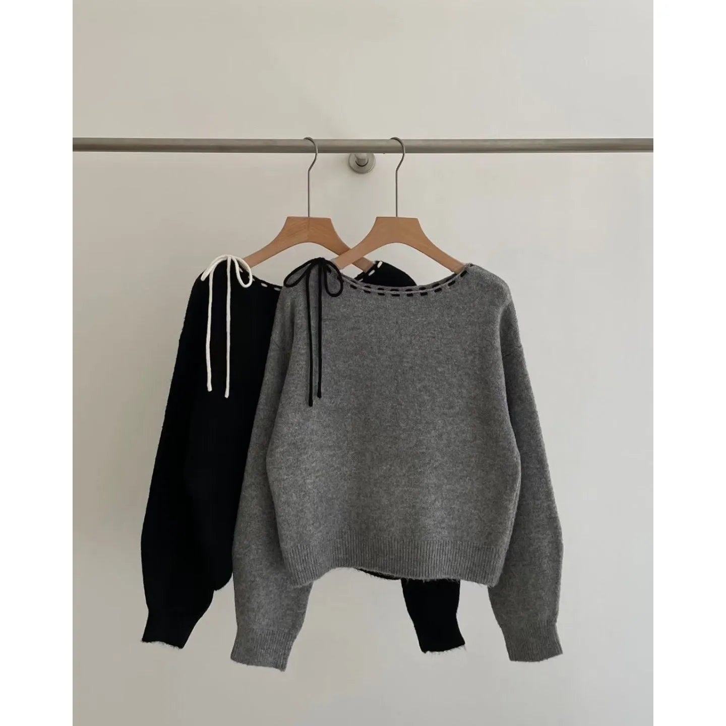 Women's loose-fitting black knitwear pullover jumper with regenerated cellulose fibre construction