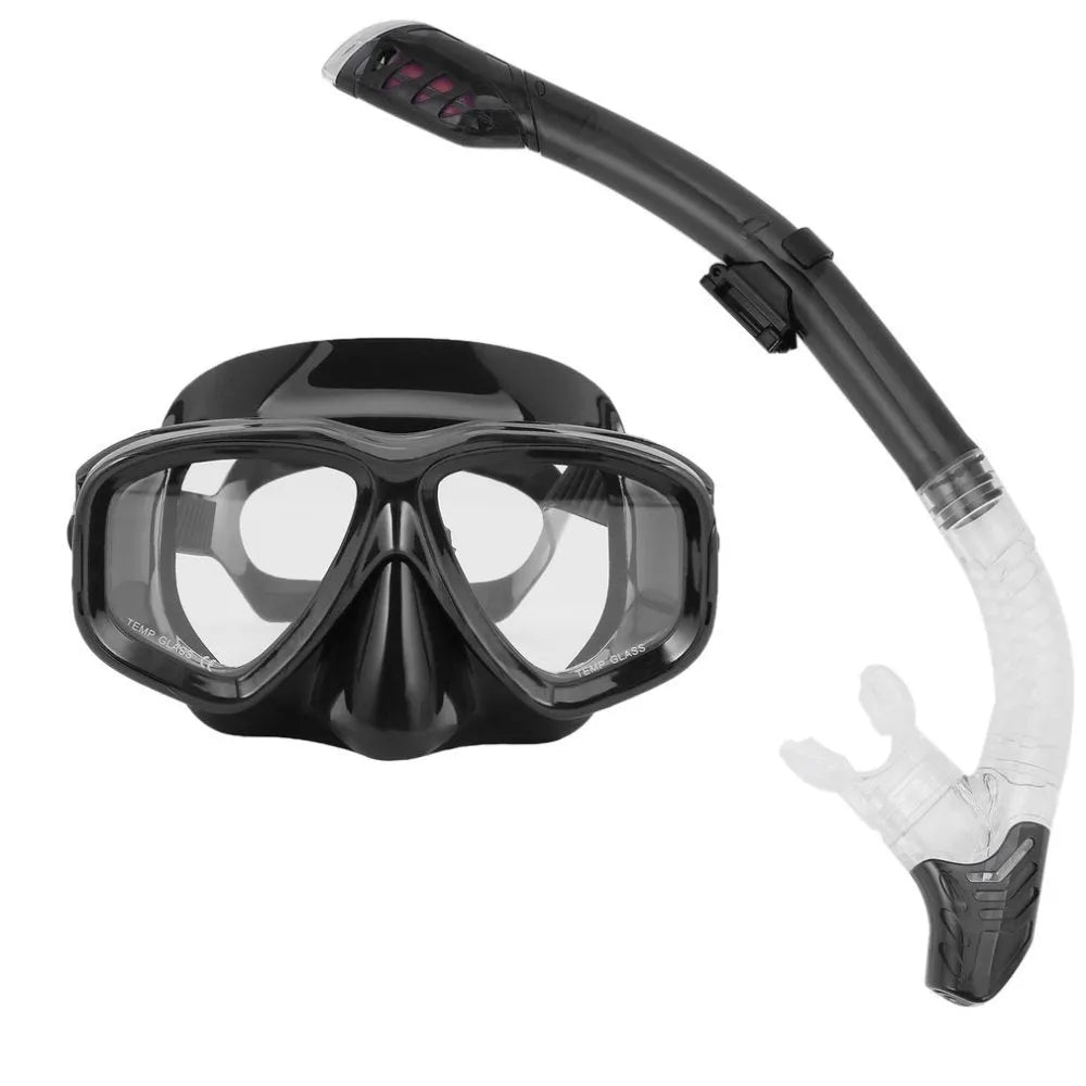 Diving goggles with a PC frame, transparent anti-fog lenses, a silicone strap, and a coloured silicone mouthpiece.