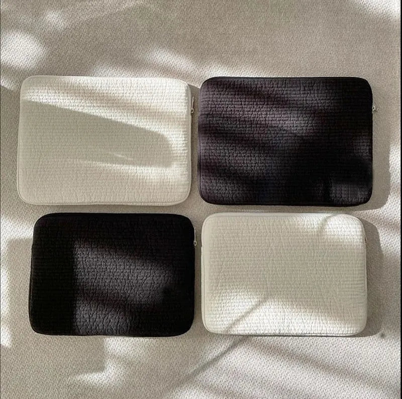 Black and white cotton clutch laptop bag for tablets with seismic protection and a coin pocket.