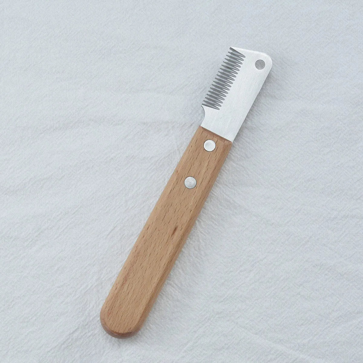 Pet stripping comb with wooden handle and metal fittings in two sizes