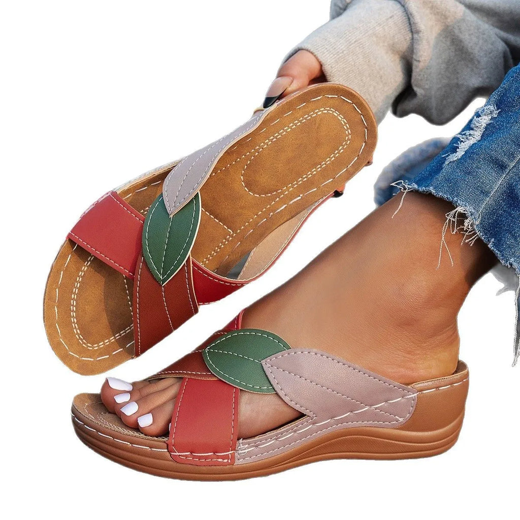 Women's black thick-soled slippers with cross-strap and peep-toe fish-mouth design