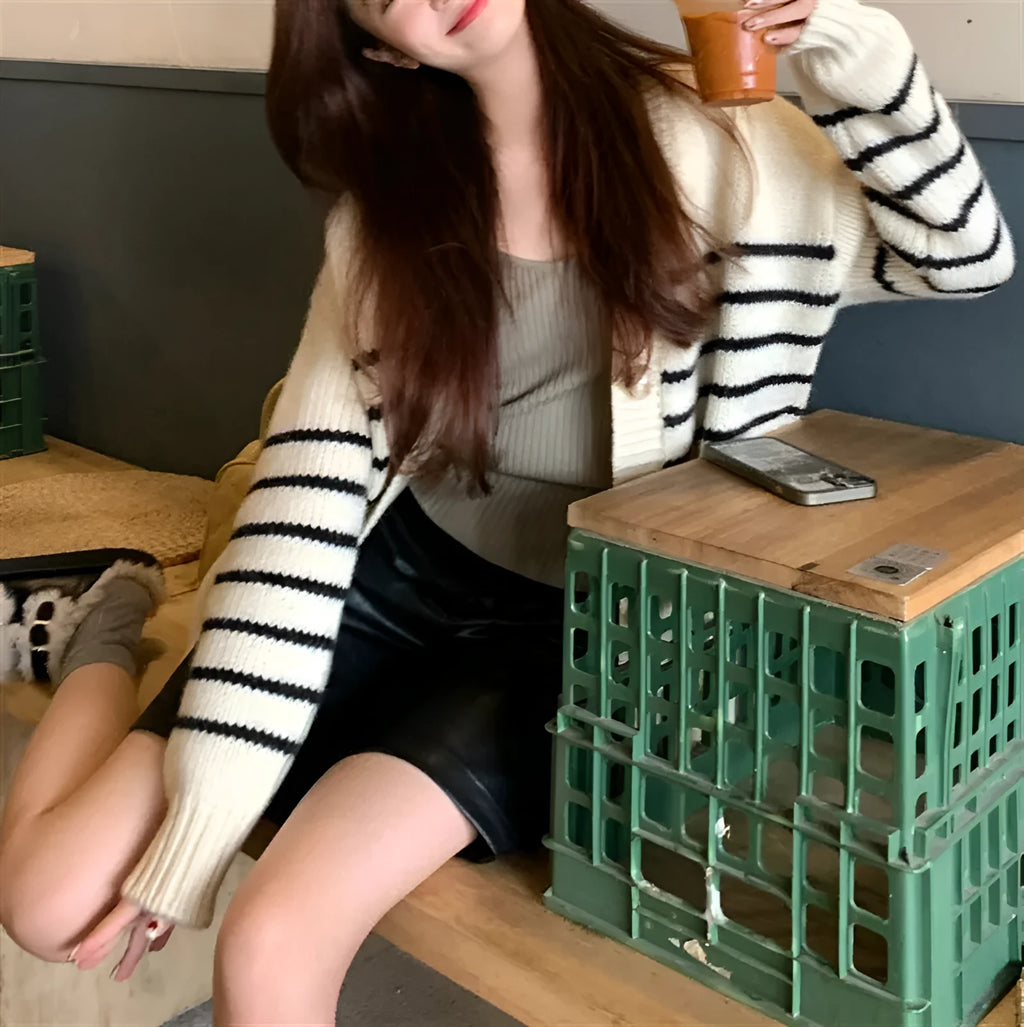 Collar button cardigan with 3D pattern in autumn casual style