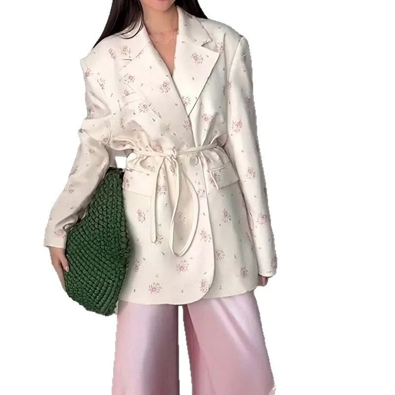 Collar lace-up waist-tight suit jacket in polyester, shown in an adjustable fit with long sleeves.
