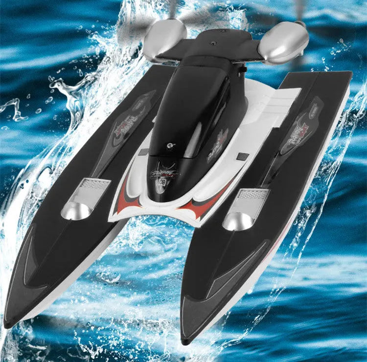Black plastic remote control high speed 2.4G electric toy boat with handle remote on water