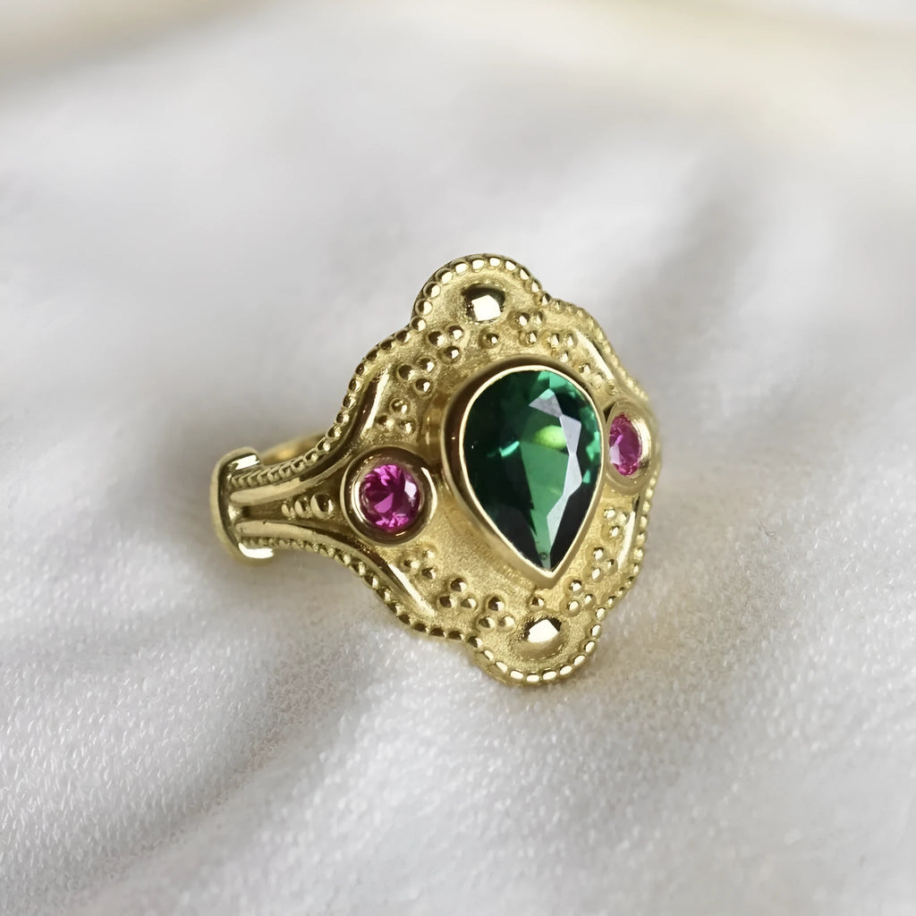 Gold-plated women's ring with geometric design and golden lvzuan colour on a white background.