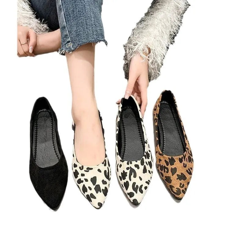 Women's leopard print flat pumps with pointed toe and low rubber sole
