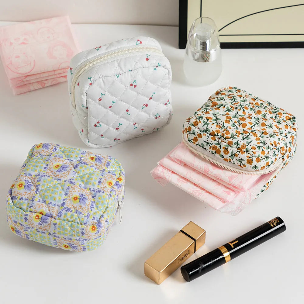 Polyester key storage bag with floral pattern and sewing thread detailing