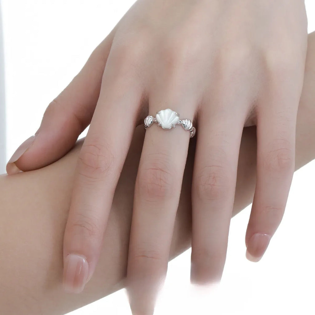 Adjustable silver ring with shell and tiger eye stone in white gold plating