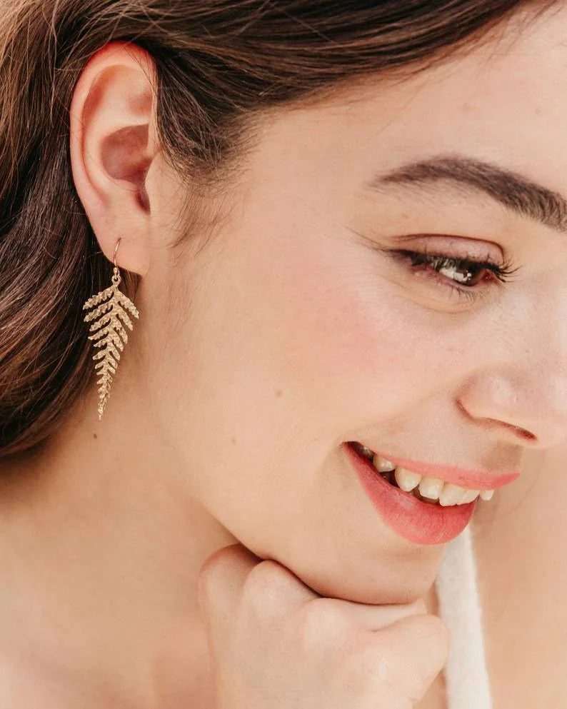 Women's simple tassel bohemian gold leaf-shaped earring made of alloy, geometric shape