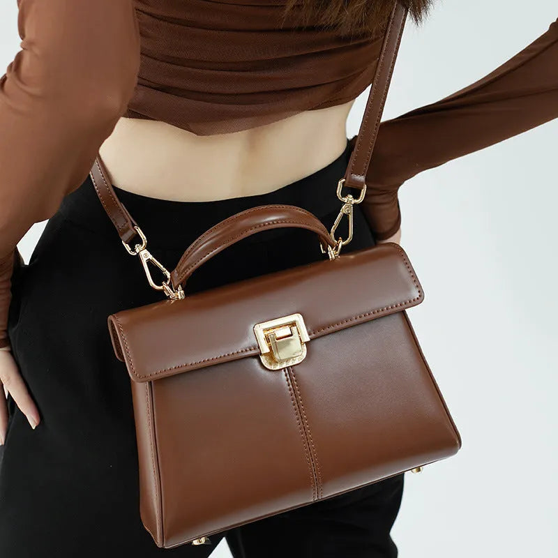 Genuine leather women's shoulder bag in horizontal square shape with adjustable strap.
