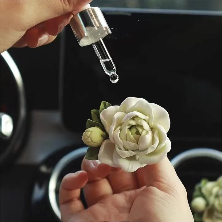 Jasmine scent solid gypsum car air vent perfume clip in beige white or fresh green.
