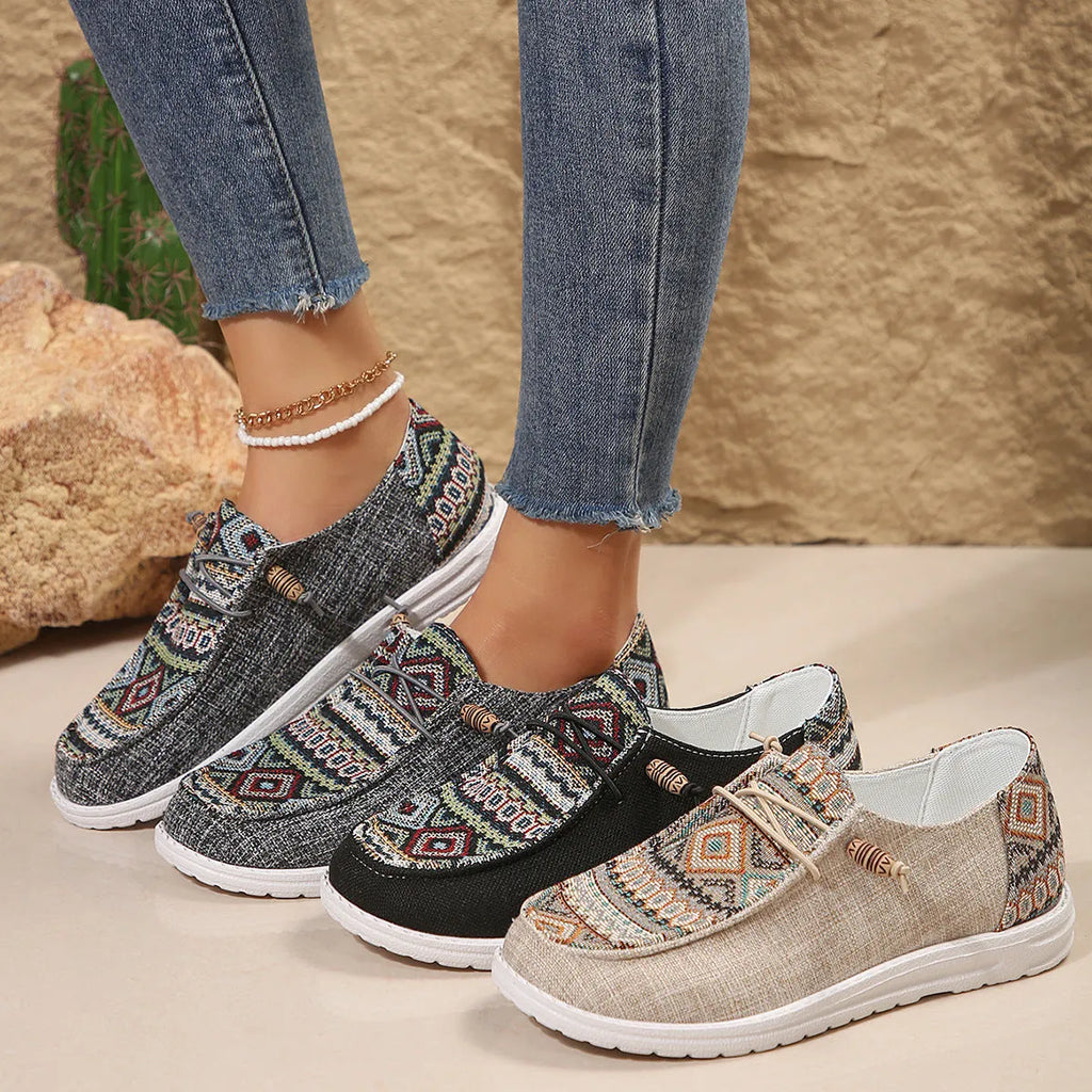 Women's flat round toe low-top shoes in artificial PU upper with rubber sole