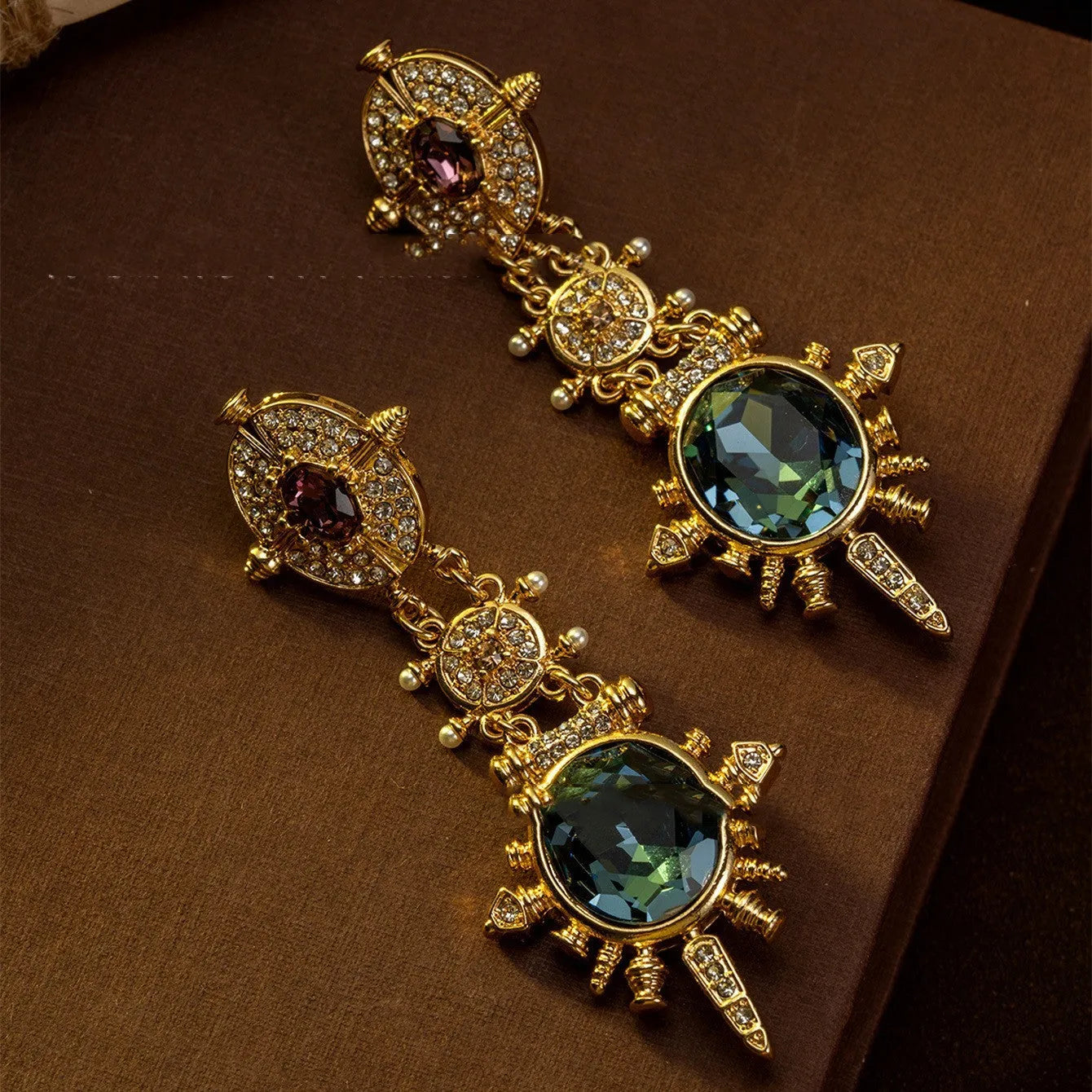 Gold retro geometric stud earrings with round shape and diamond-treated alloy surface