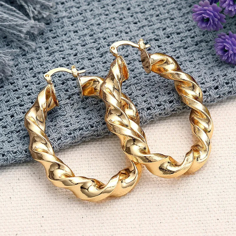 Geometric ring and line design drop-shaped clip-on earrings for women in copper with electroplated finish.