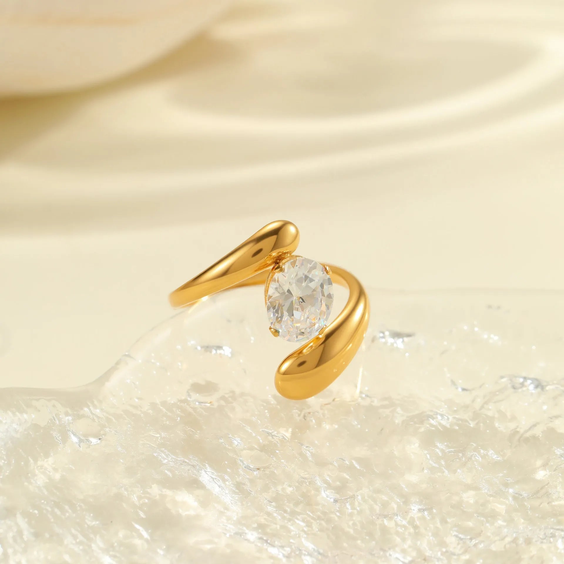 Geometric open mouth zircon ring in stainless steel with adjustable free size design