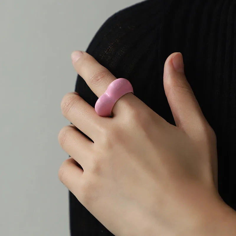 Close-up of a heart-shaped zinc alloy ring with three-dimensional pink enamel decoration.