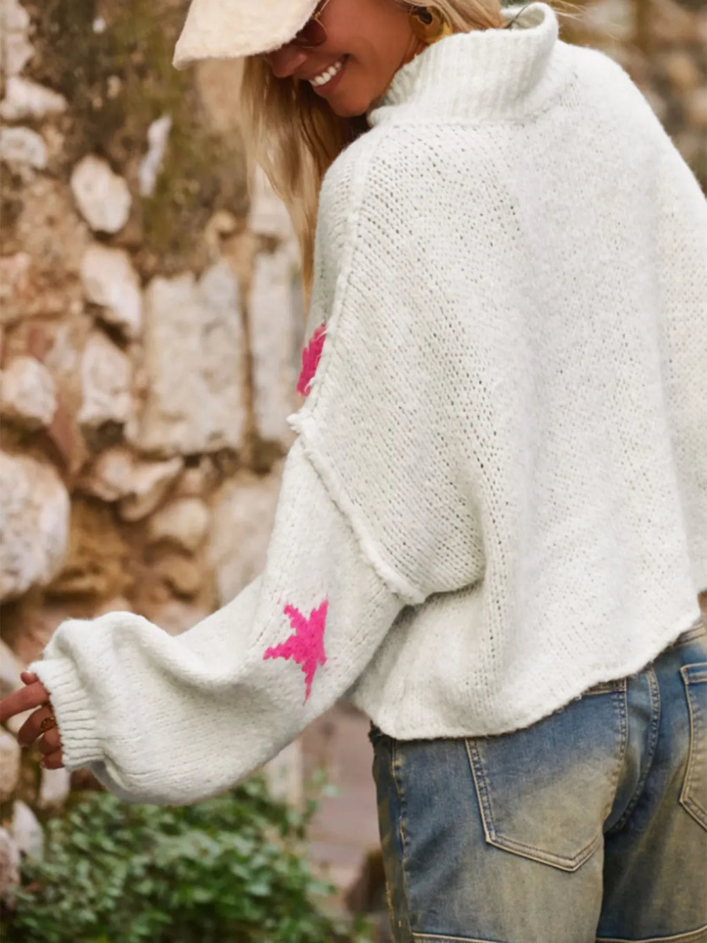 White women's turtleneck pullover with black star pattern, loose fit, imitation velvet fabric