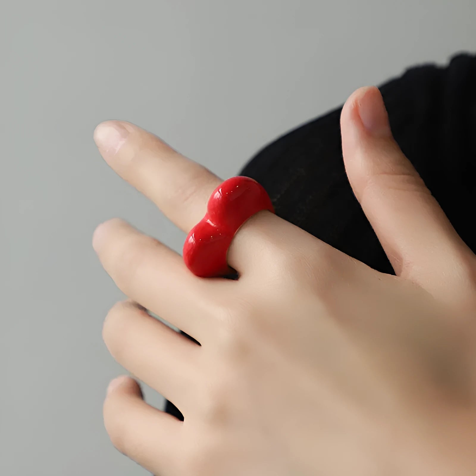 Close-up of a heart-shaped zinc alloy ring with three-dimensional pink enamel decoration.