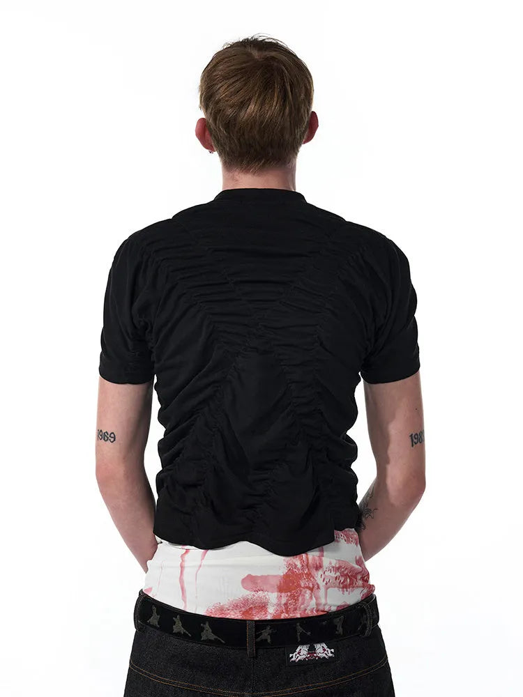 Black men's slim fit T-shirt with printed pleating design on short sleeves for summer wear
