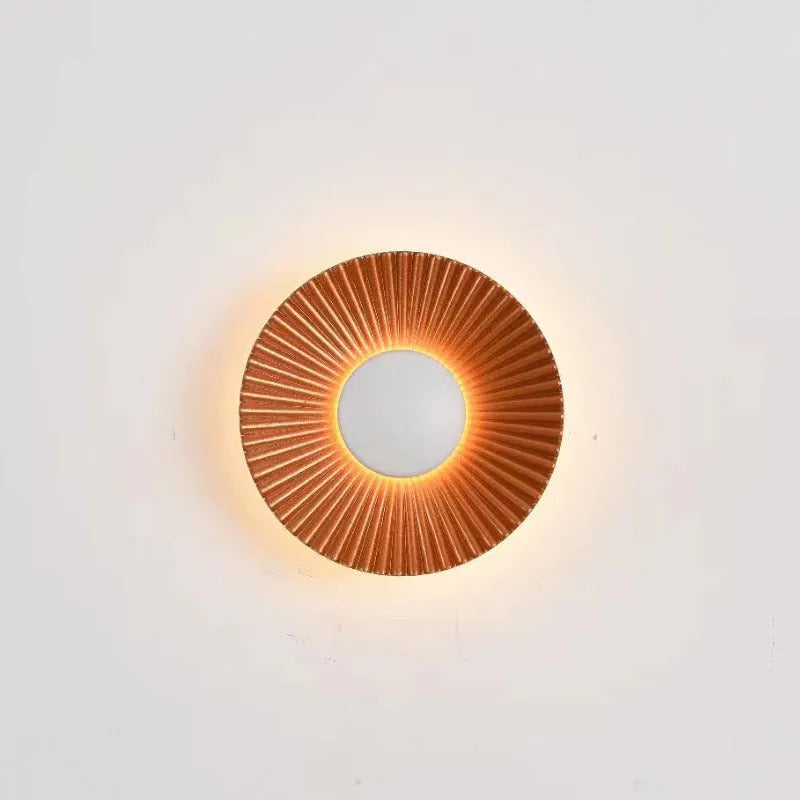 Round aluminium wall lamp with LED light source in white and gold colour combination