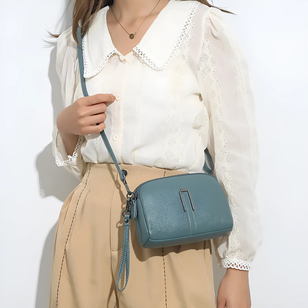 Genuine leather women's square shoulder bag in urban style, dimensions 19cm by 13cm by 6cm