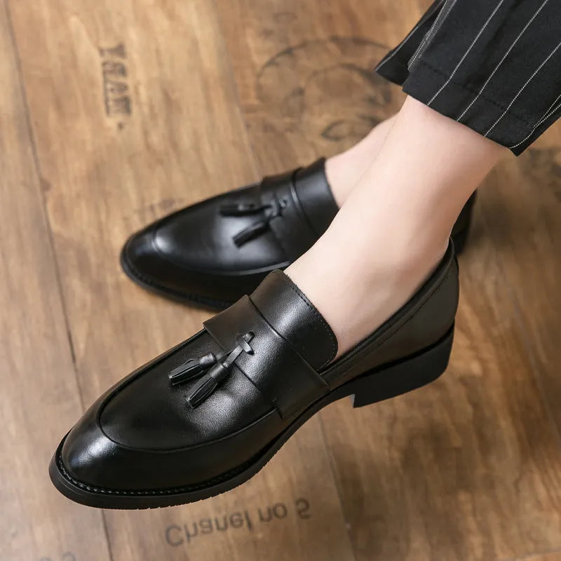 Men's black slip-on tassel loafers with low-top design and rubber sole for business casual wear