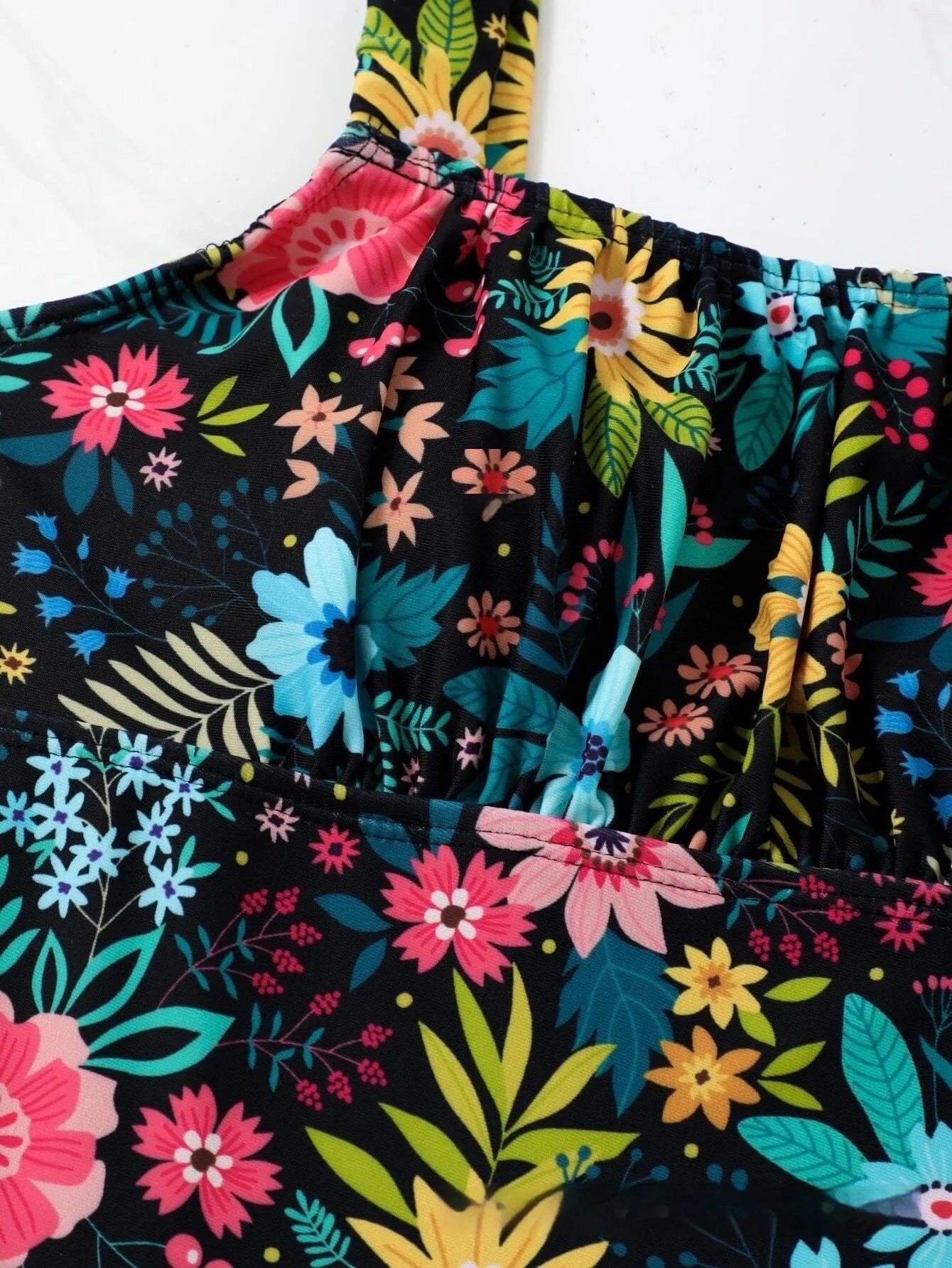 Women's one-piece swimsuit with full-bed floral print in polyester fabric