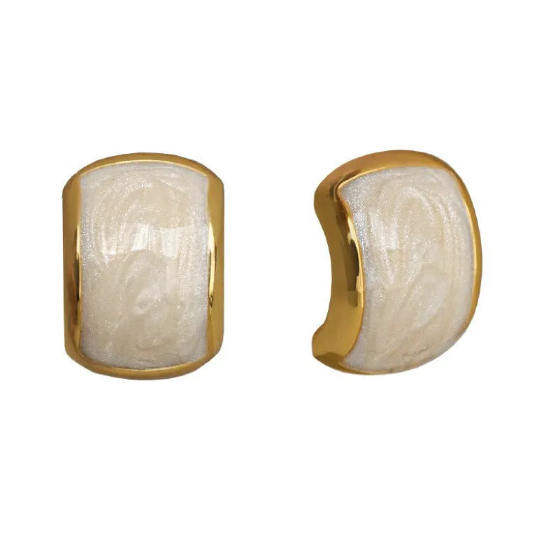 Off-white geometric quadrilateral ear studs with dripping oil pearl effect finish for women