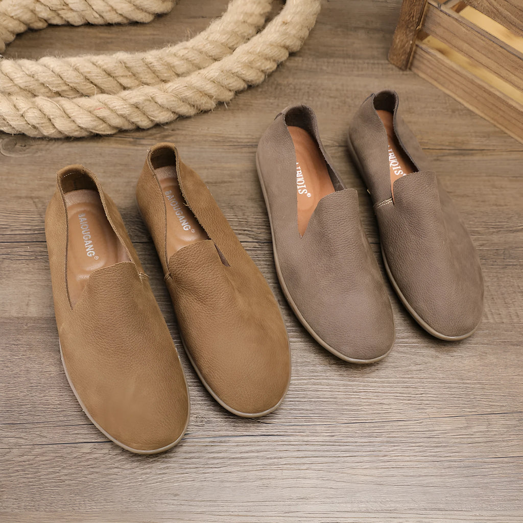 Men's handmade casual shoes with cowhide lining in khaki colour showing low-top design and rubber sole