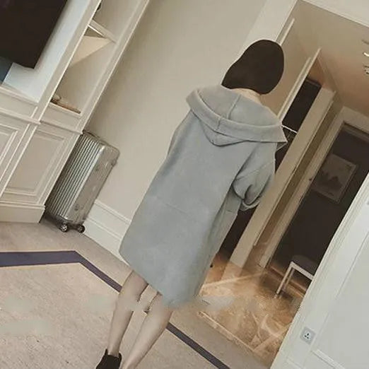 Plus size women's thin coat in loose fit with lace detail and long sleeves