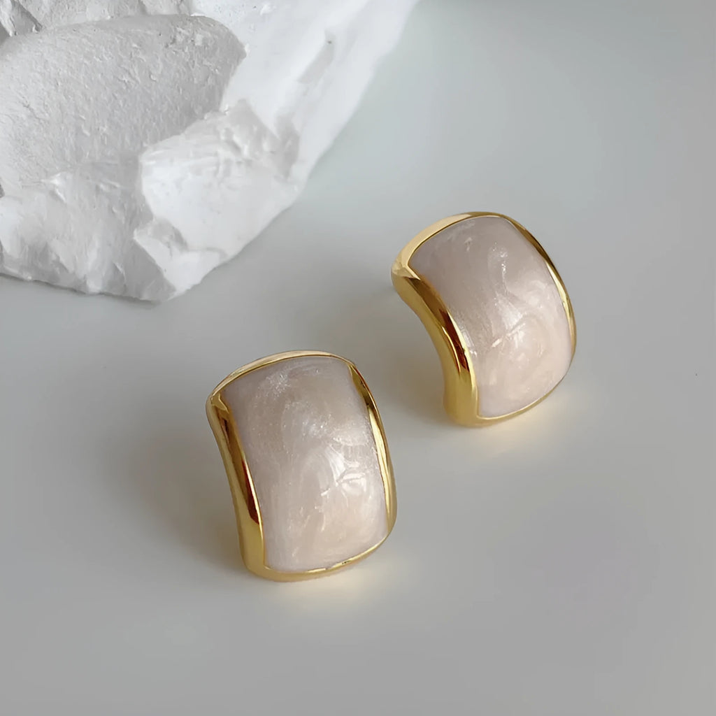 Off-white geometric quadrilateral ear studs with dripping oil pearl effect finish for women