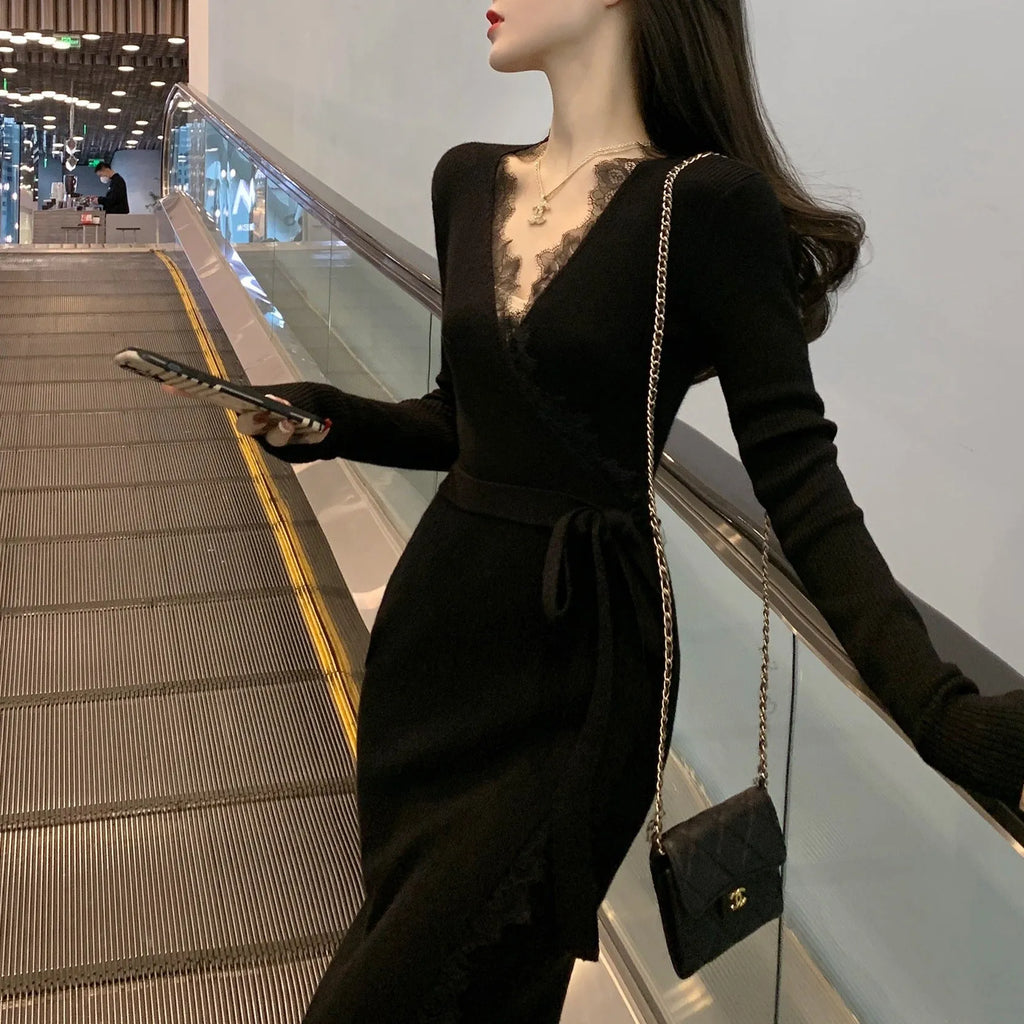 Black women's slim-fit princess dress skirt made from polyester fabric.