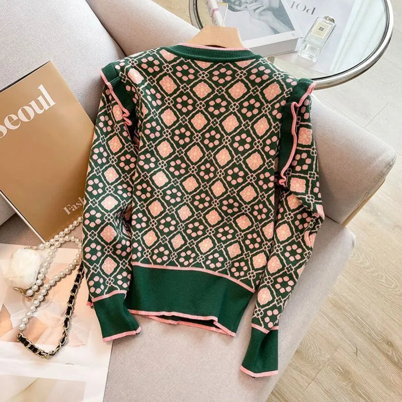 Green printed women's sweater with loose fit and regular sleeves for commuting style