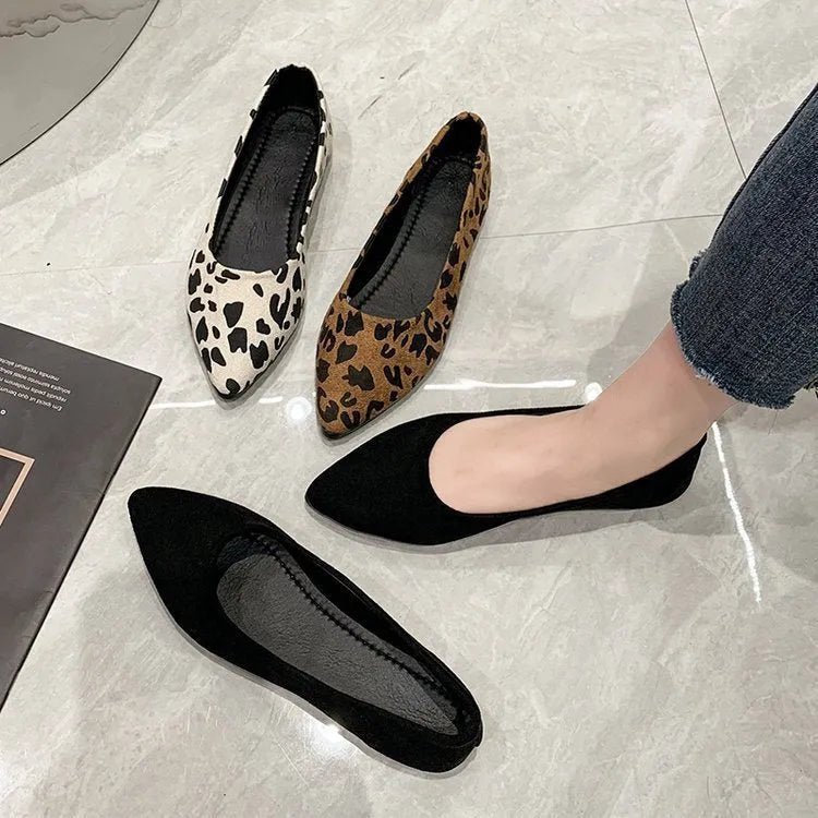 Women's leopard print flat pumps with pointed toe and low rubber sole