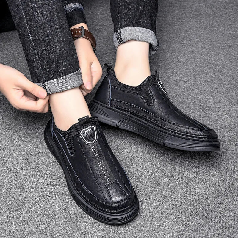 Men's solid colour leather casual shoes with round toe design in black or brown