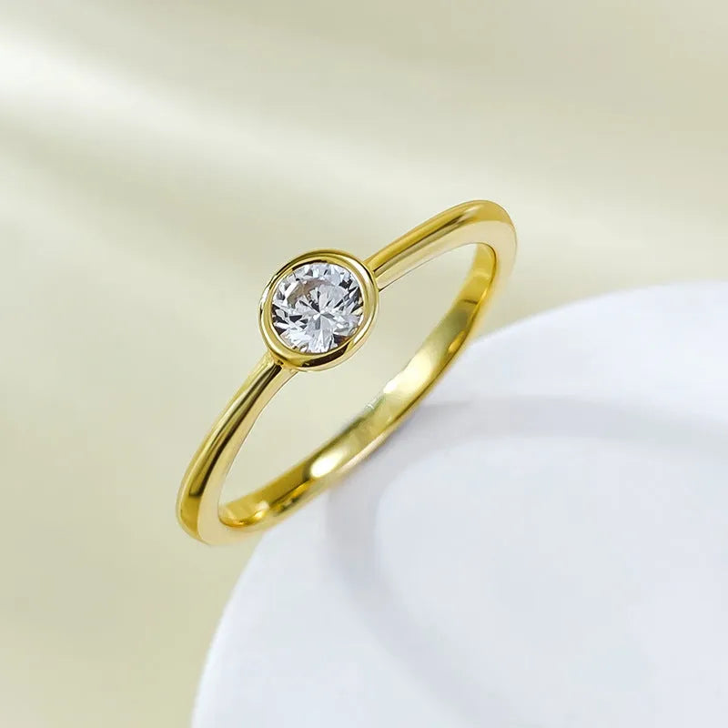 Minimalist silver ring with crown shape and line detailing in Korean Ins style