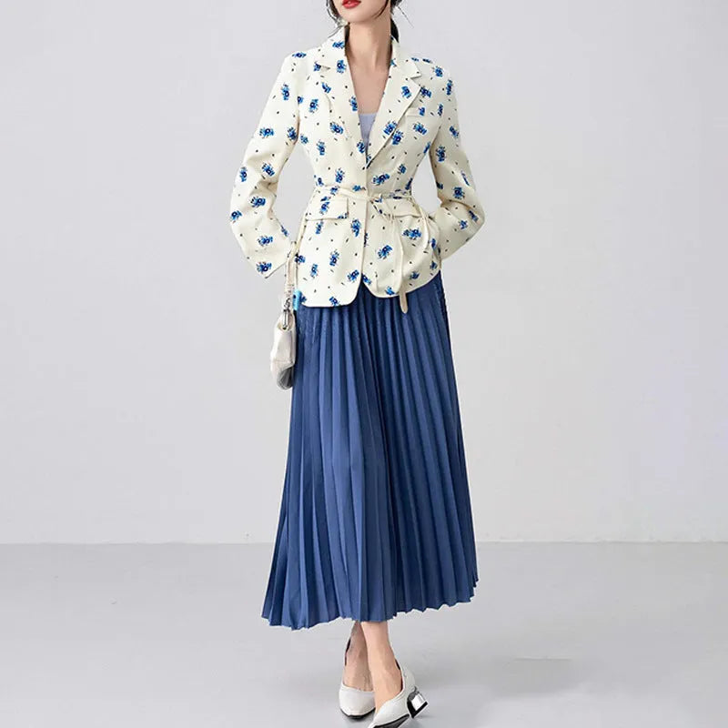 Collar lace-up waist-tight suit jacket in polyester, shown in an adjustable fit with long sleeves.
